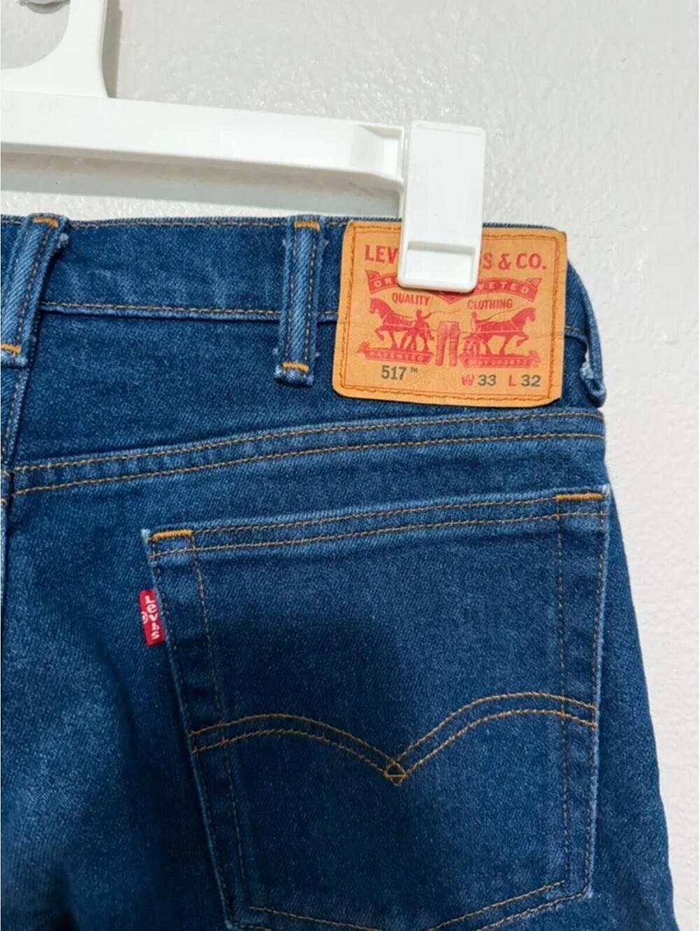Levi jeans 517 33X32 Like new - Picture 3 of 3